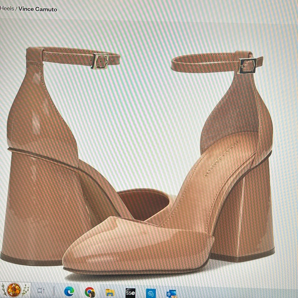 NWT Women’s Vince Camuto Addilenz Shoe Size 9.5 Color is Sandstone